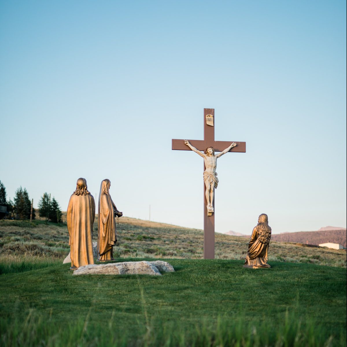 Símbolos religiosos podem ser ostentados em prédios e espaços públicos?